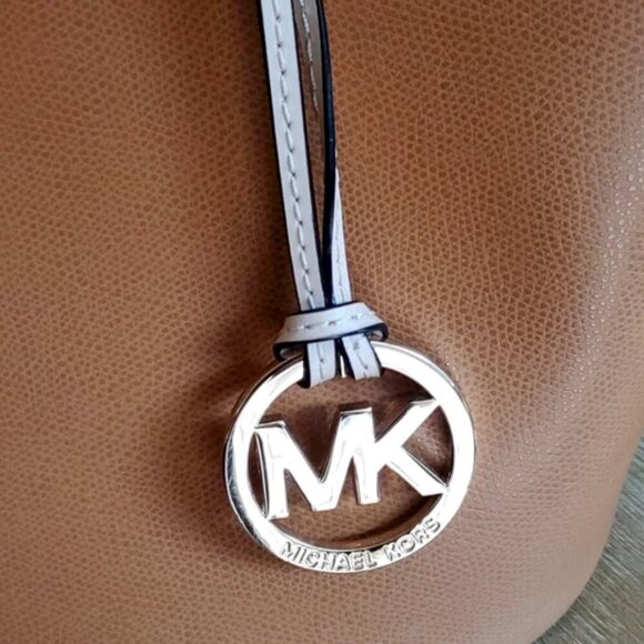 NWOT MICHAEL KORS Camel/Tan Jet Set Medium Tote w/6 pockets - Picture 6 of 11